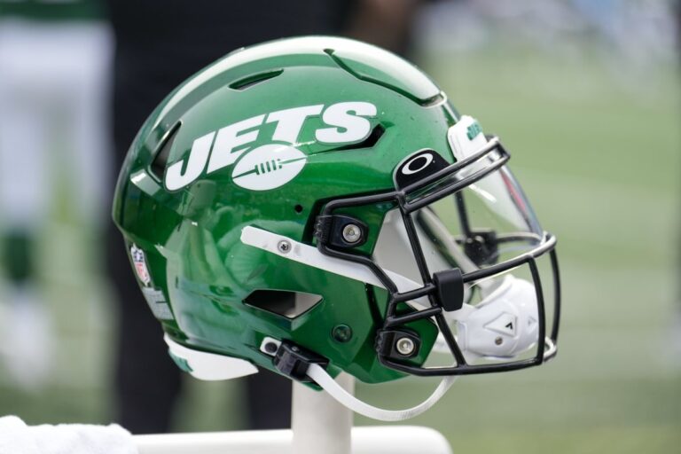 Jets Sign Veteran Defensive End After Minicamp Tryout