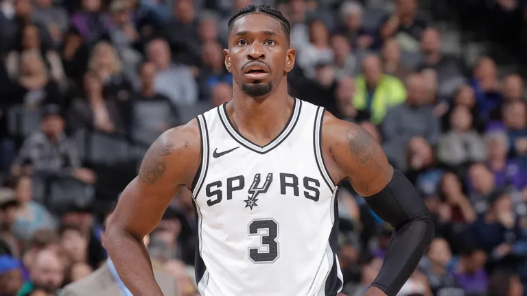 Spurs Eye 3 Key Players to Replace Chris Paul by the Trade Deadline